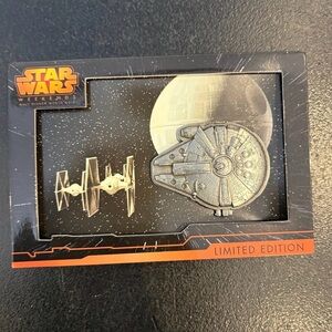 Disney Jumbo-Star Wars Weekend-MILLENNIUM
FALCON Hinged Le 2300 Pin